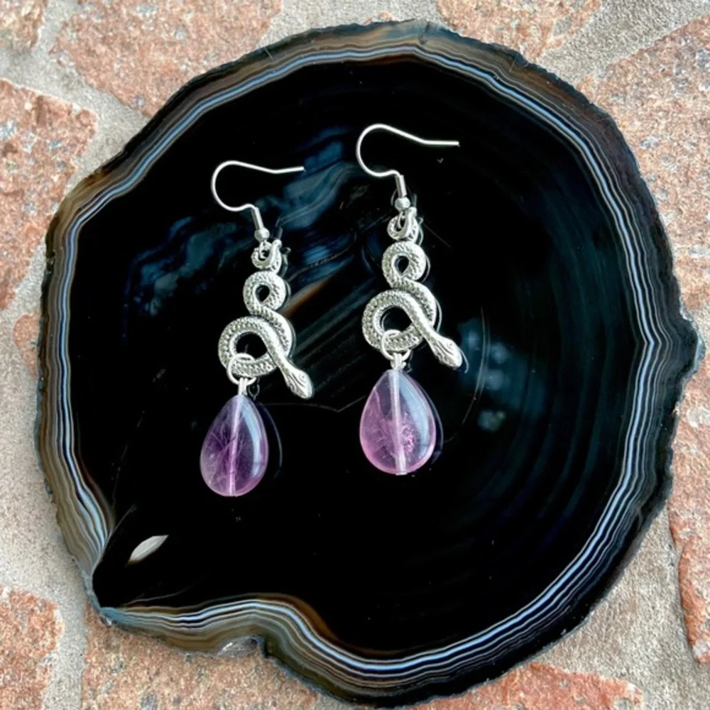 🔴 Purple fluorite drop snake design dangly earrings - Picture 5 of 10